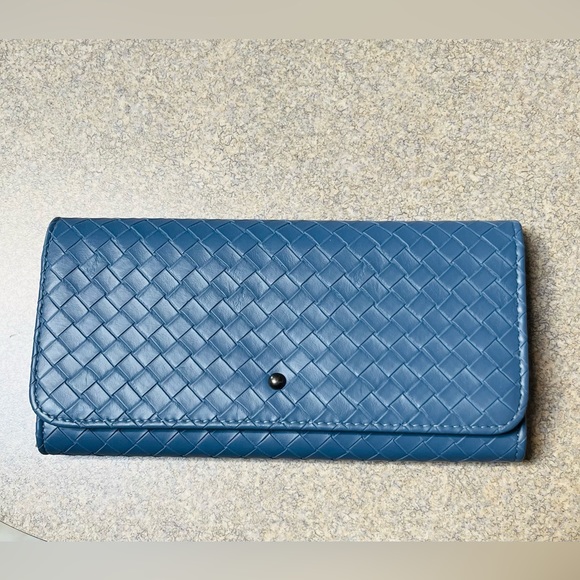 Beautiful ‘Designer Inspired’ Tri-Fold Wallet in Gorgeous Slate Blue Color NWOT - Picture 1 of 16